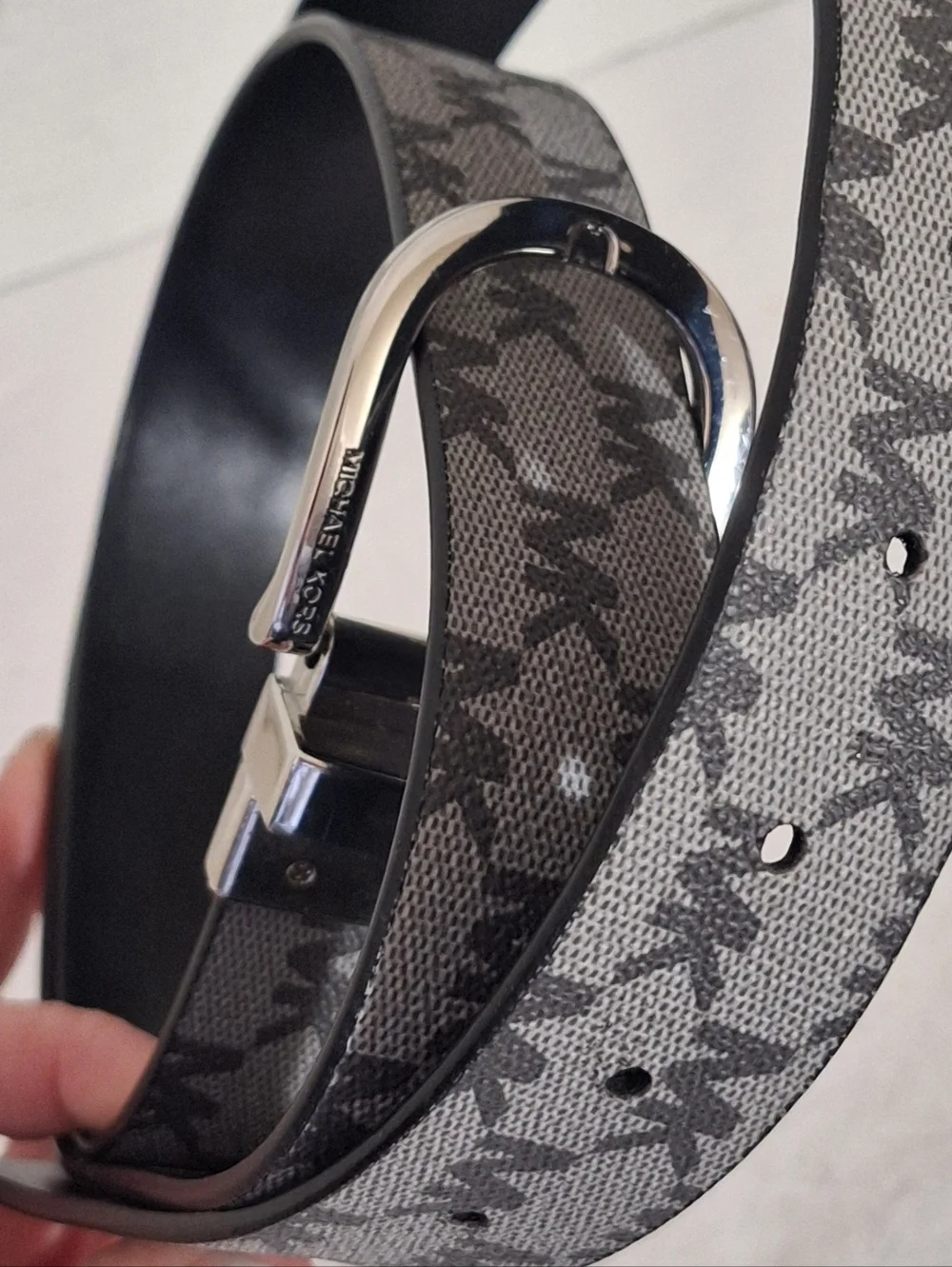 Michael Kors Leather L/XL Women's Twist Reversible Black Gray Belt Buckle Logo